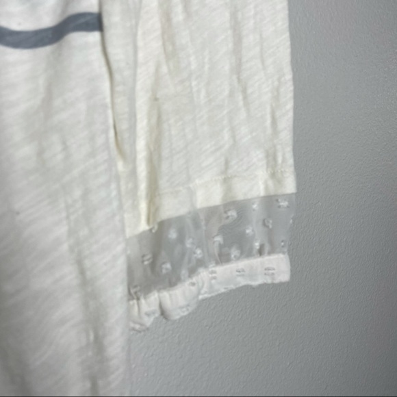 Little Yellow Button Medium Lace, Gray Shirt 3/4 - Picture 3 of 5